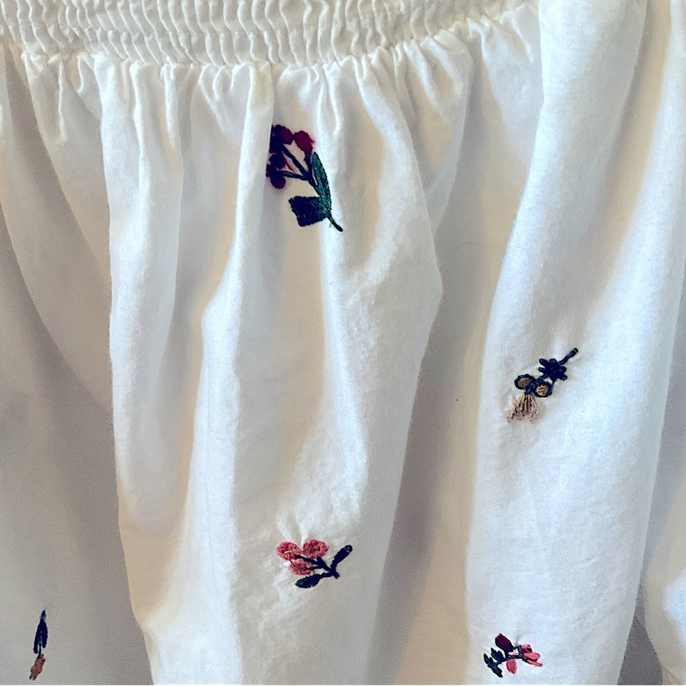 Zara Trafaluc Boho Off Shoulder Top White Floral Cottagecore Smocked - Picture 6 of 8